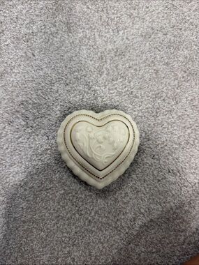 Lenox Cream Heart-Shaped Trinket Box with Gold Accent musical jewelry box